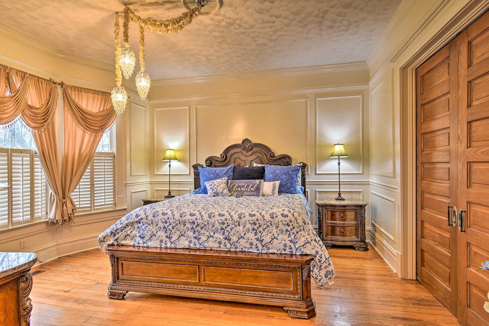 Historic Hot Springs Home < 1 Mi to Oaklawn! view 3