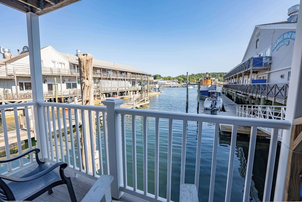 Fishermans Wharf Inn