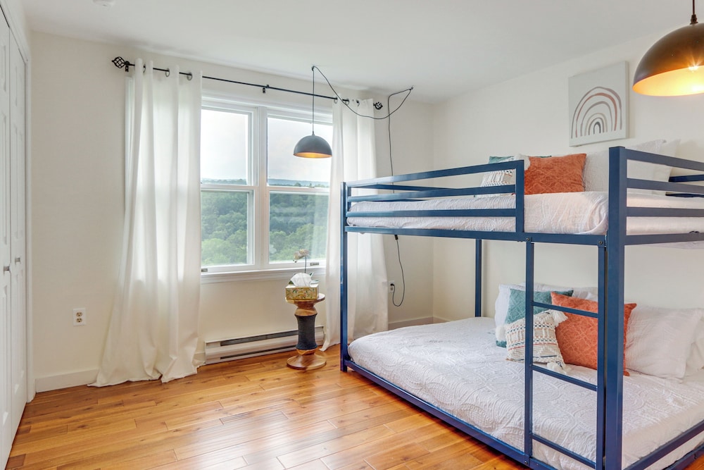 Mtn-view Pleasantville Home on 100 Acres!