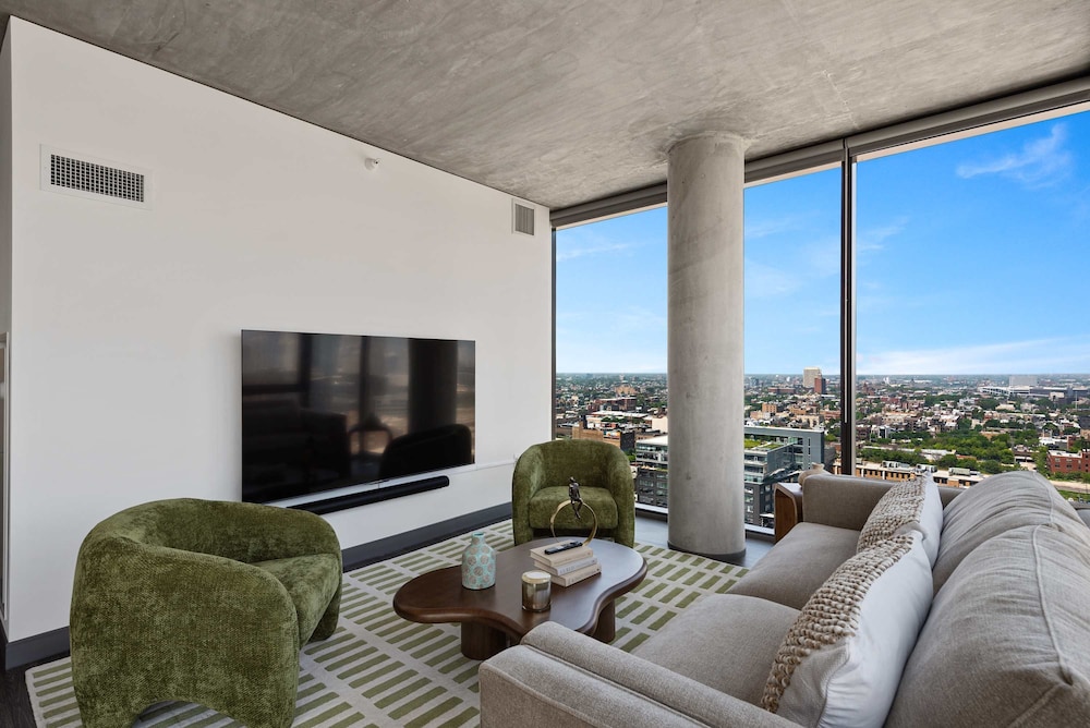 Cloud9 6 apt for 30ppl Fulton Market The Nouveau