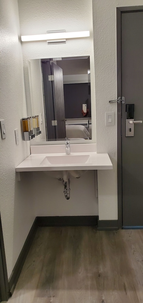 Travelodge by Wyndham Elkhart