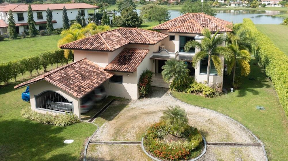 Villa Encanto by Acomodo