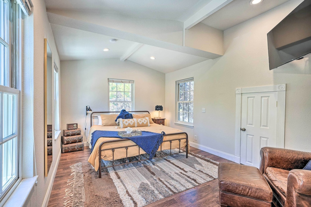 Downtown Nevada City 1900 Victorian Retreat! view 3