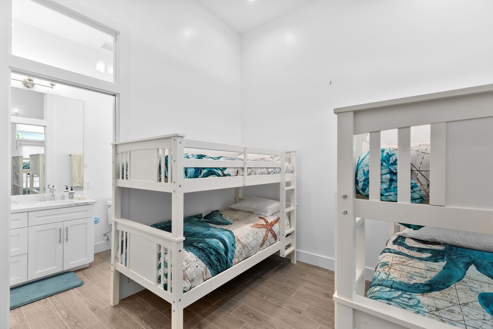 The Scarlett - Private Home At The Shores 3 Bedroom Home