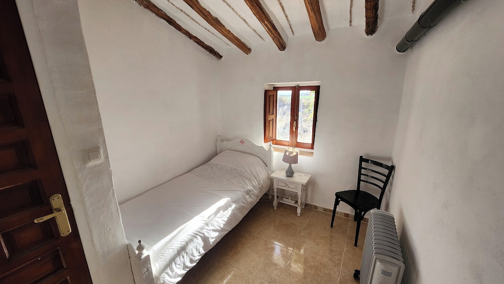 Casita-5guests-pool-patio-bbq-parking-fireplace