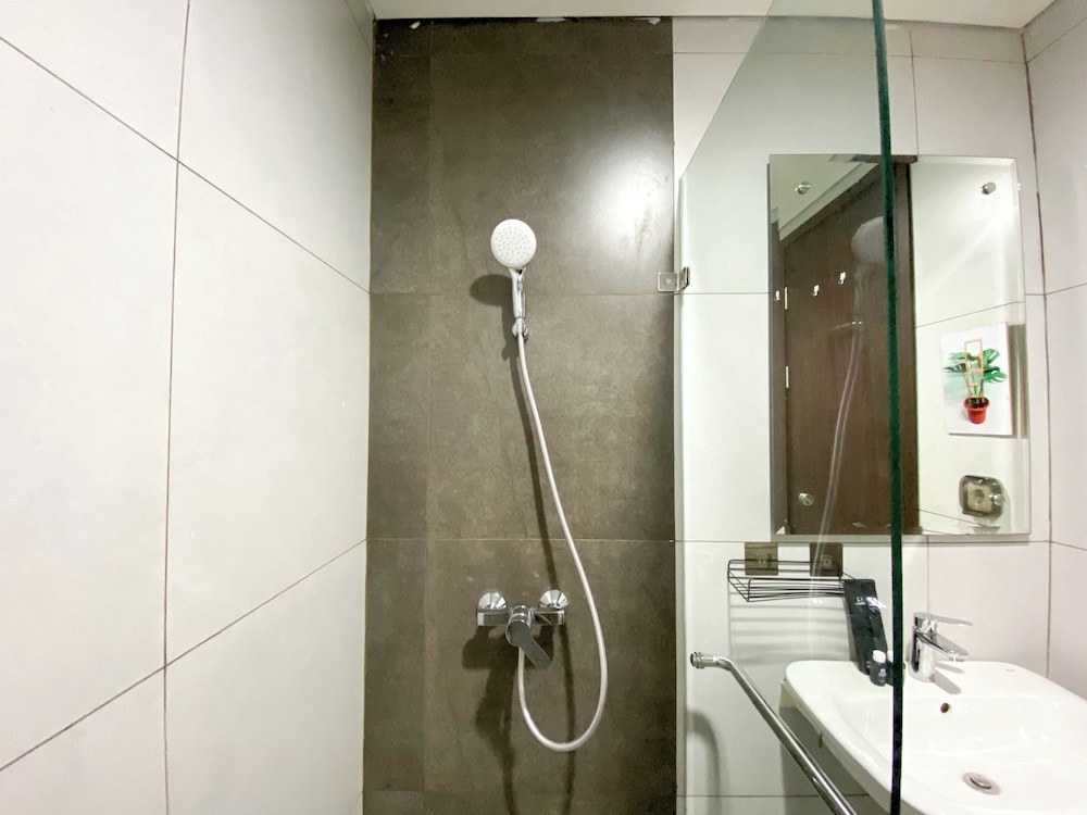 White Toned Style Studio At Lrt City Bekasi Apartment