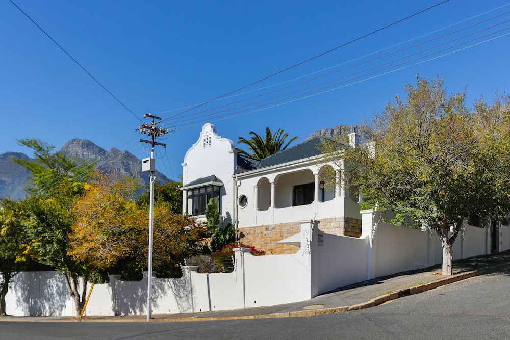 Victorian Manor Apartment view 4
