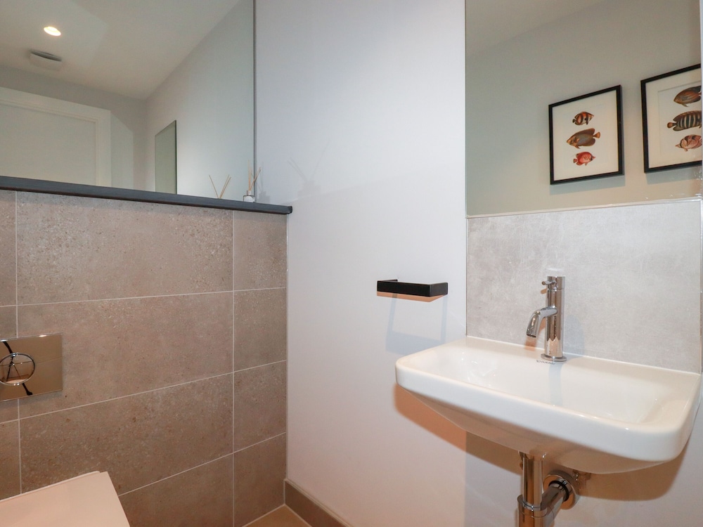 Porth Beach Villa