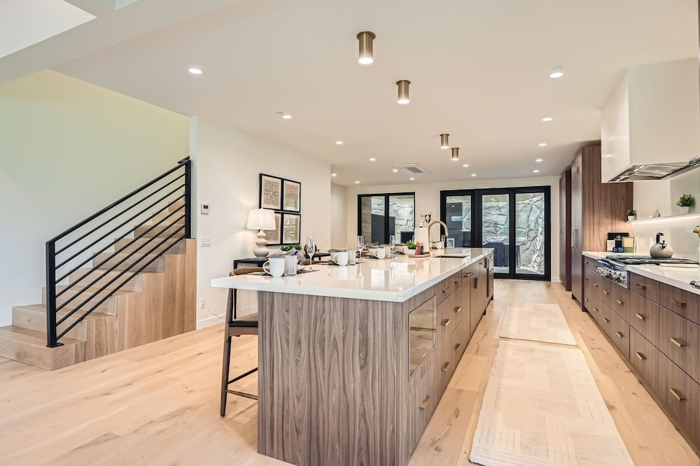 Park City Perfection On Lowell! 1063 4 Bedroom Home