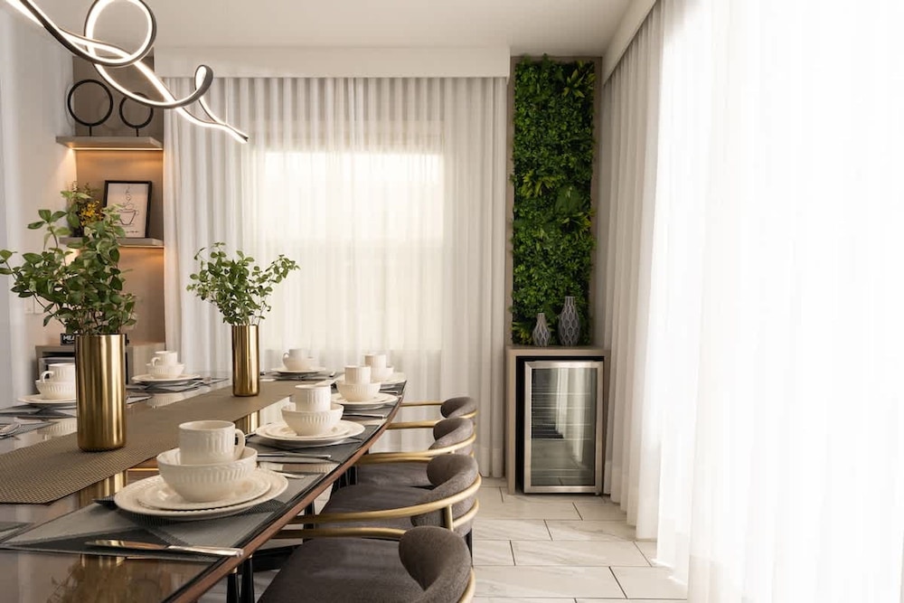 Exclusive Luxe Single Family 6 BR Sl2765
