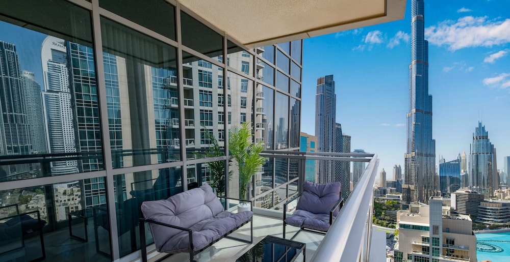 LUX The Burj Khalifa Fountain View Suite 3