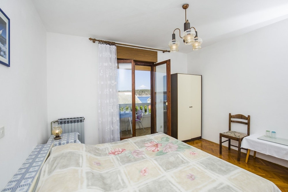 Apartments and Rooms Krstinić view 4