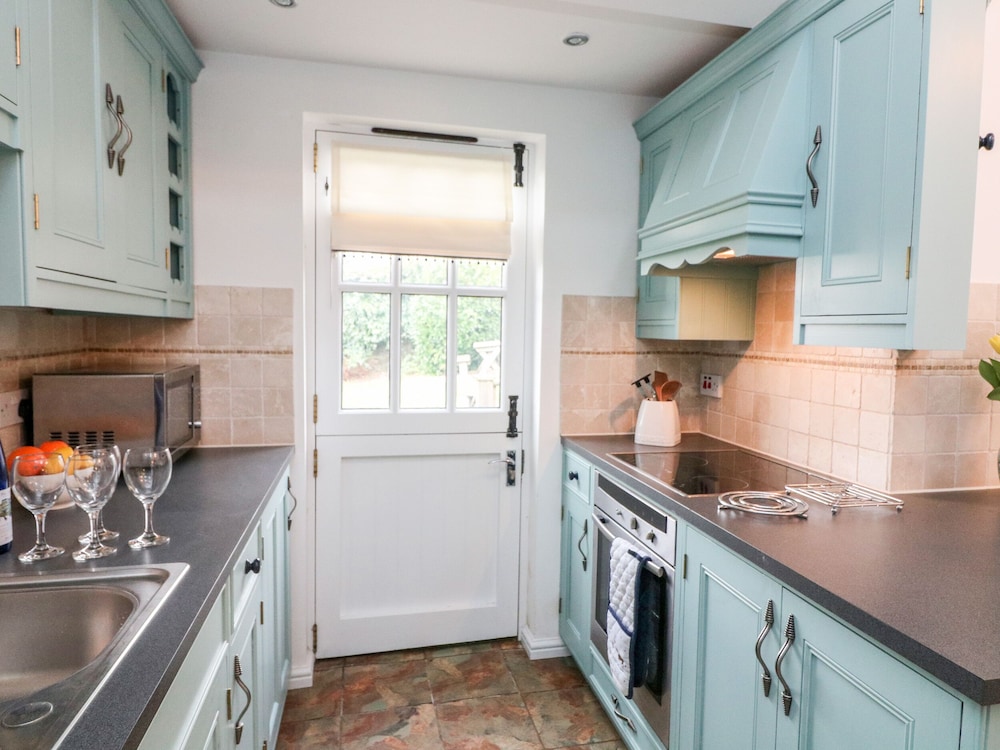 1 Keepers Cottage, Hillfield Village