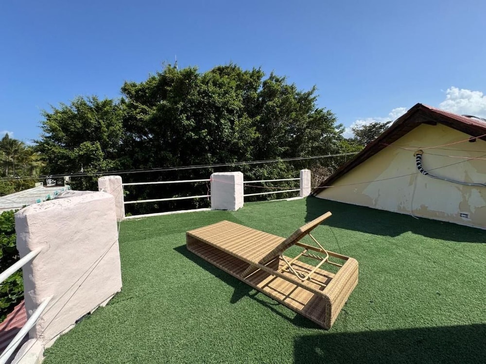 Cozy Studio Apartment 2 min to the Beach, Rooftop