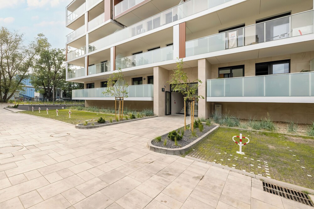 Apartment With Parking by Renters view 2