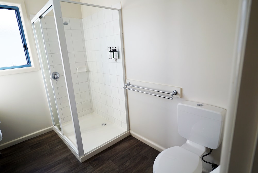 Captains Cove Resort - Waterfront Apartment