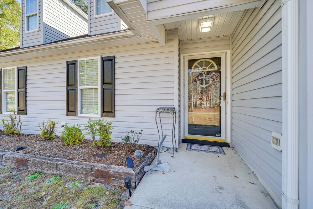 Pet-friendly Home w/ Private Hot Tub in Wilmington