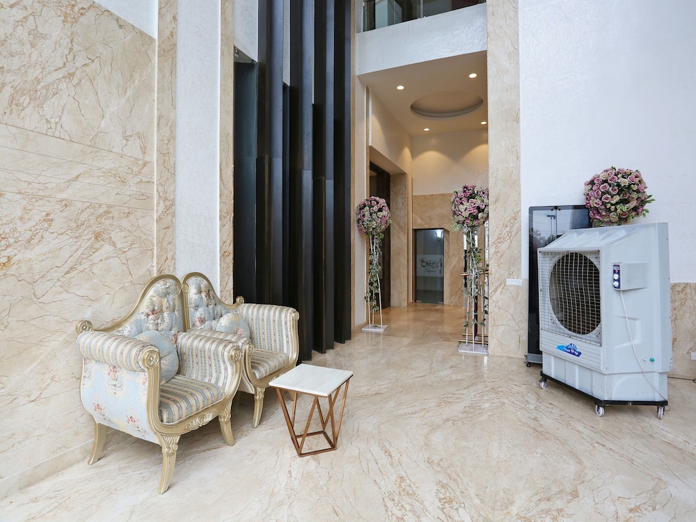Lobby & Reception