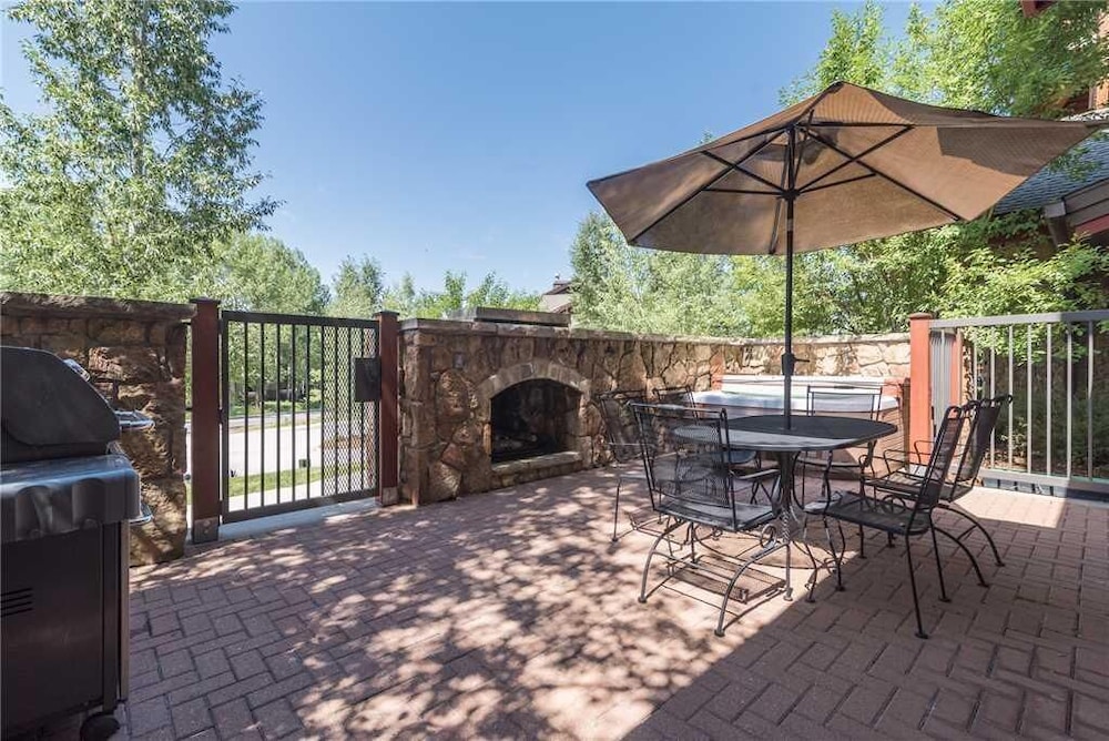 5112 Emerald Lodge, Trappeur's Crossing Apartment 2
