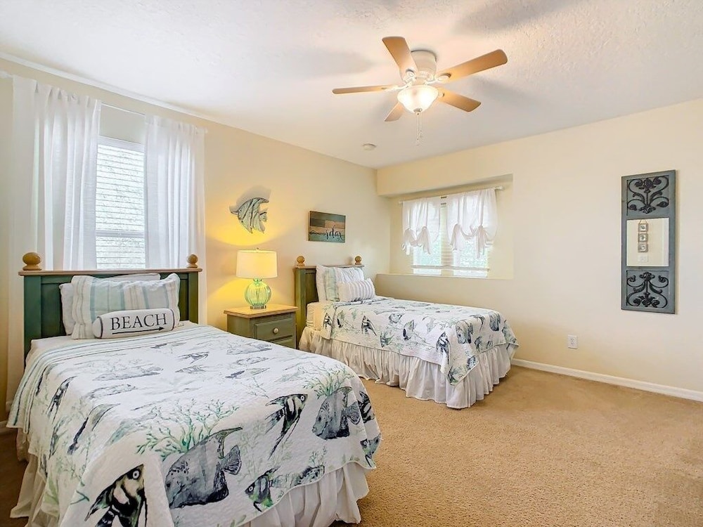 Spacious 5br Home W/ Private Pool+spa In Scenic Davenport Location 5 Bedroom Villa