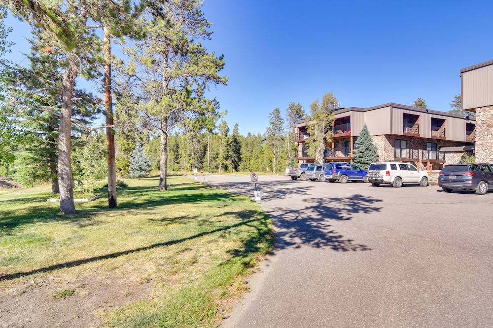 Elevated Fraser Condo w/ Mountain View & Amenities