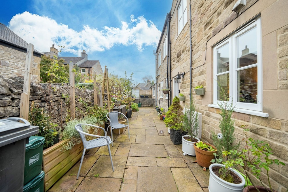 Host Stay Chimney Pots Cottage