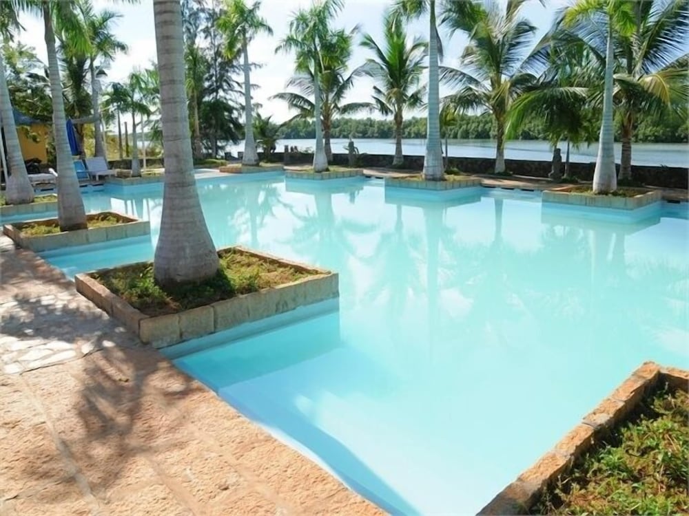 River Ray Estates