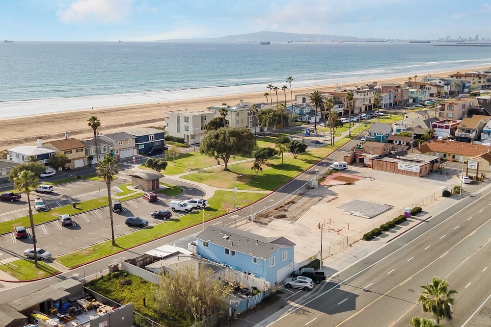 Walk to the Sand! Ocean Views, Balcony & Parking Sunset Surf