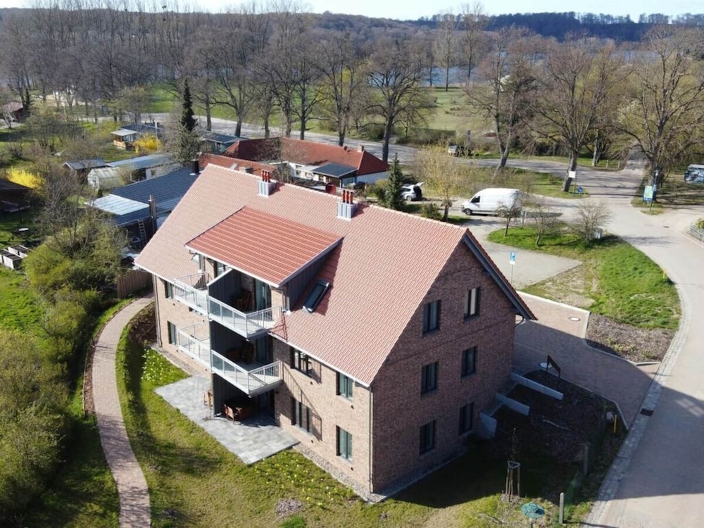 Narrow Luzin Modern Retreat