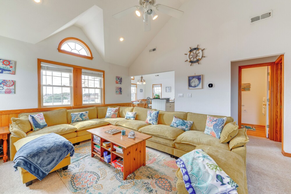 Walk to Pier: Spacious Coastal Home!