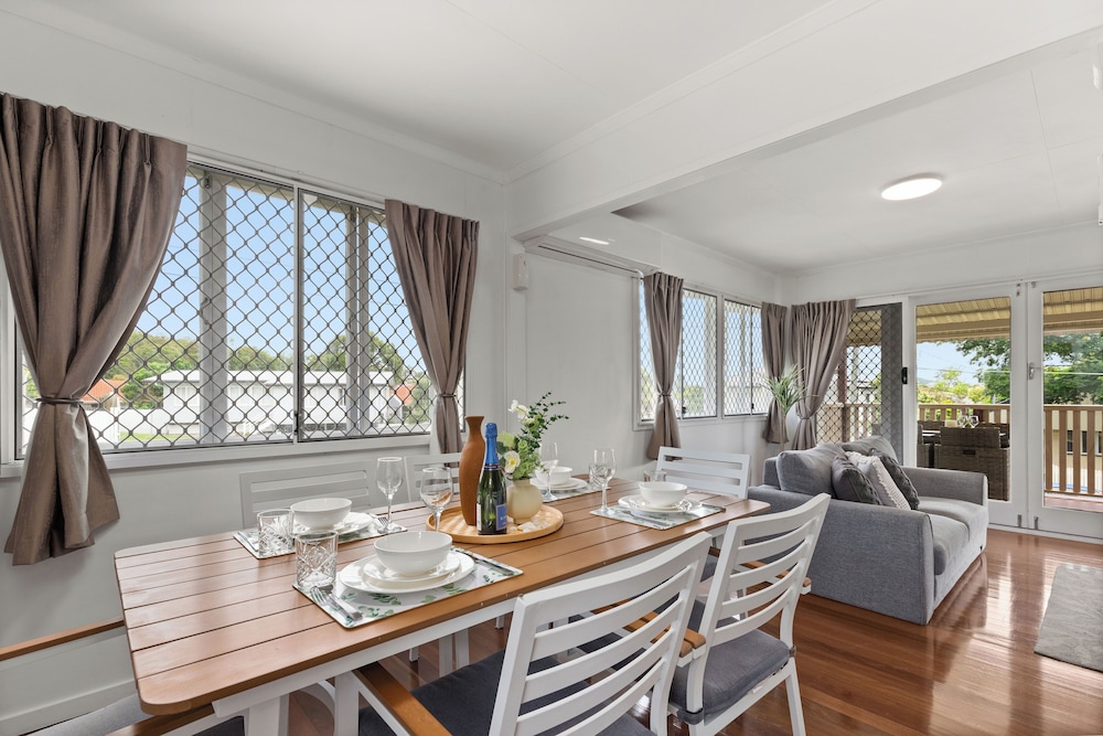 Kozyguru | Carindale | 3 Bedroom Cosy House