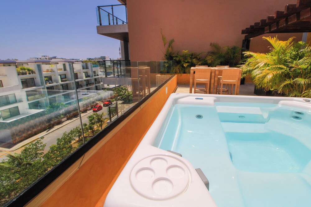 Lunada Bright Stay with Rooftop