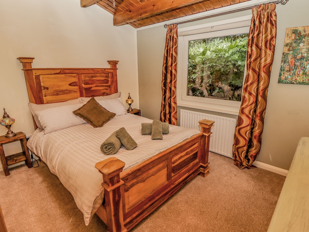 Lakeside Lodge Retreat