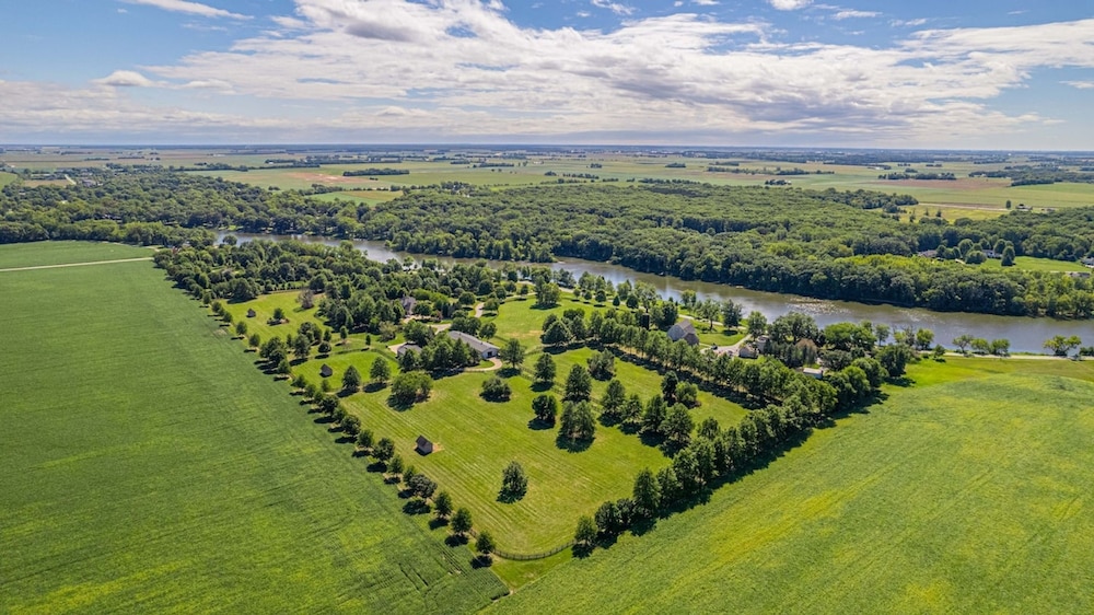 Private Riverbank 27-acre Estate 1 hr From Chicago
