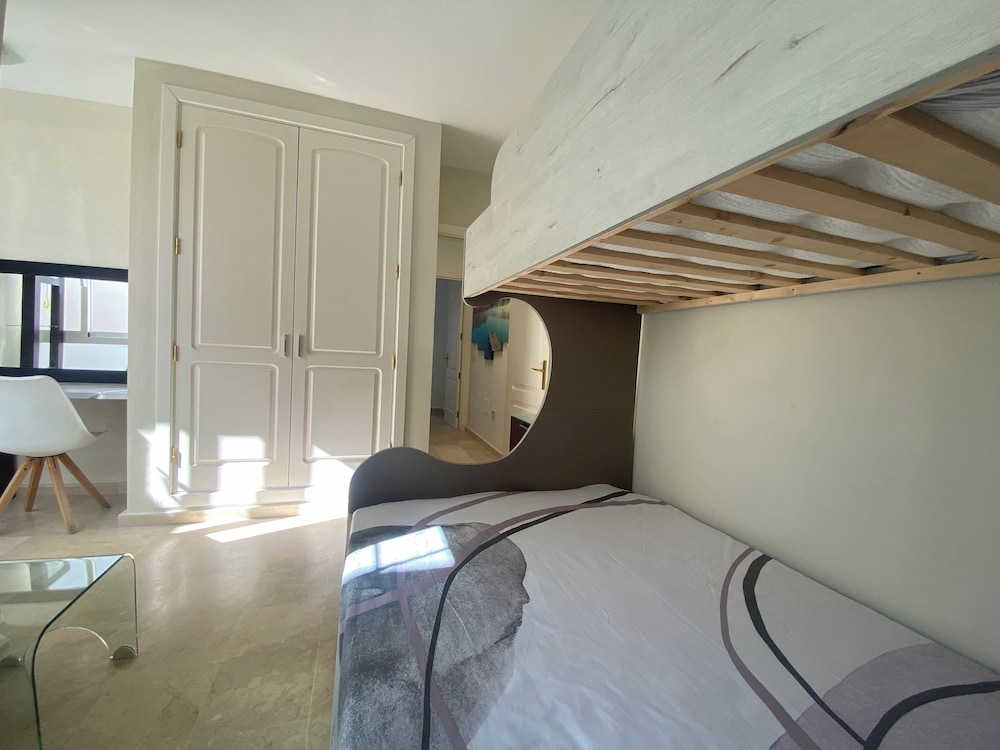 New Renovated Family Home Above Swimming Pool!