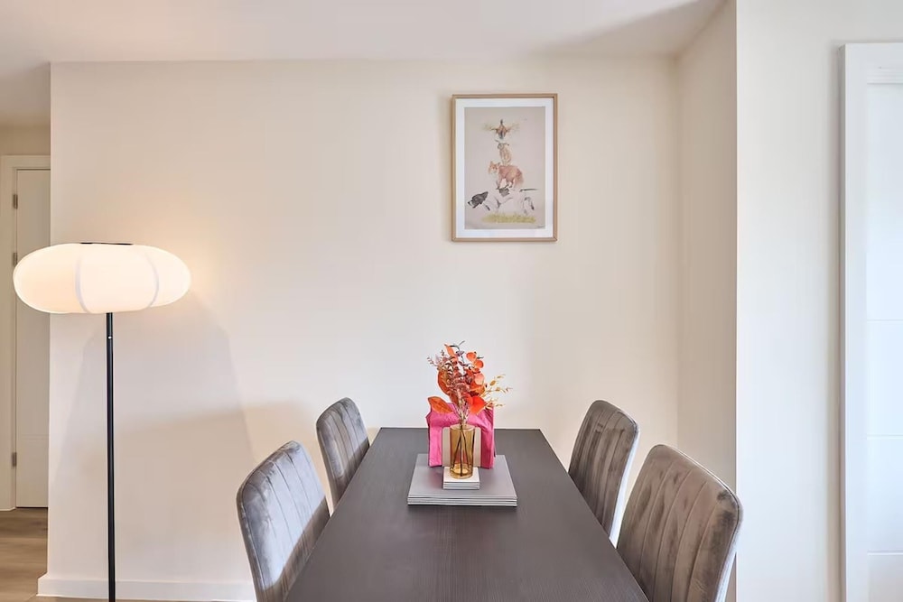 Near Xmas Market & Stadium-parking-wifi-sleeps 6