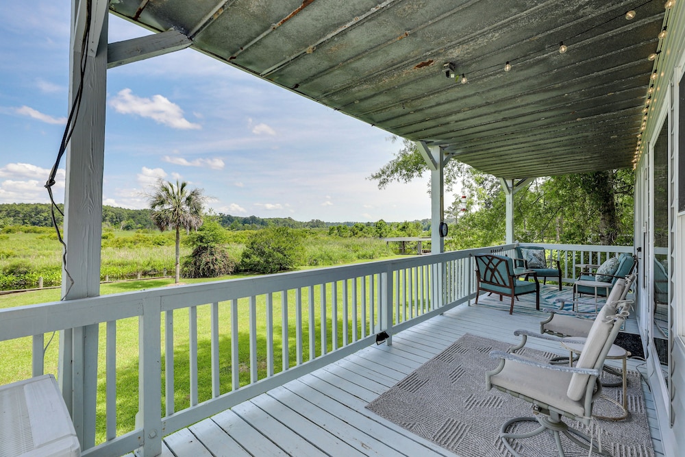Spacious Riverfront Cottage w/ Dock in Green Pond!