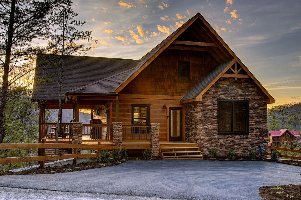 Critter Cove - 2 Bedrooms, 2 Baths, Sleeps 10 Home by RedAwning