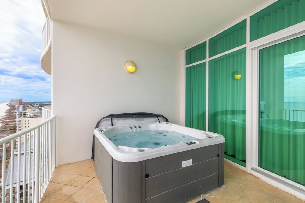 Turquoise Place 1807 D