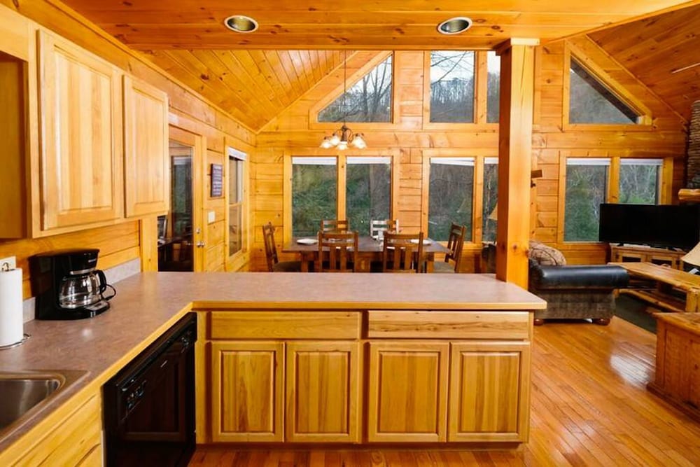 Secluded 3BR Cabin w Hot Tub Dog Friendly Sleeps12