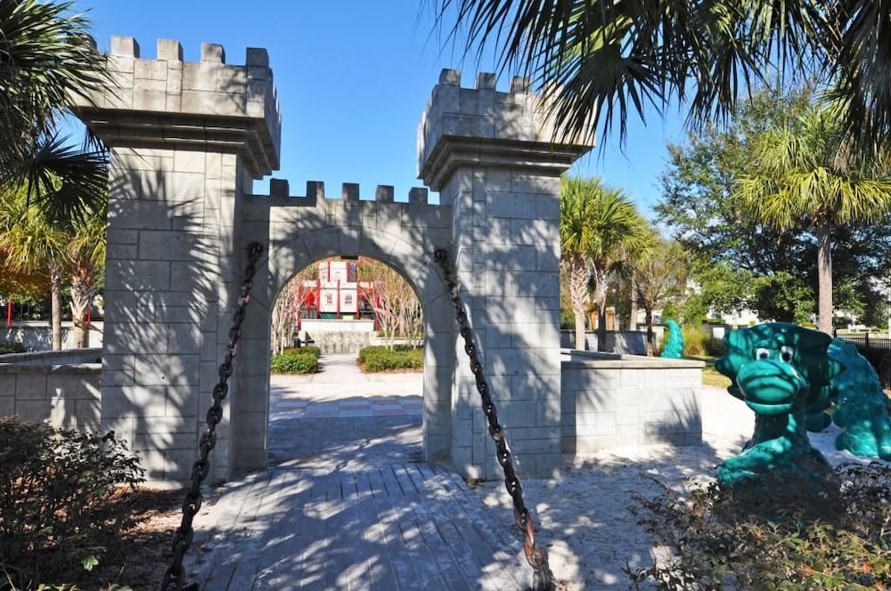 7825 The Windsor House 6 Bedroom by Florida Star