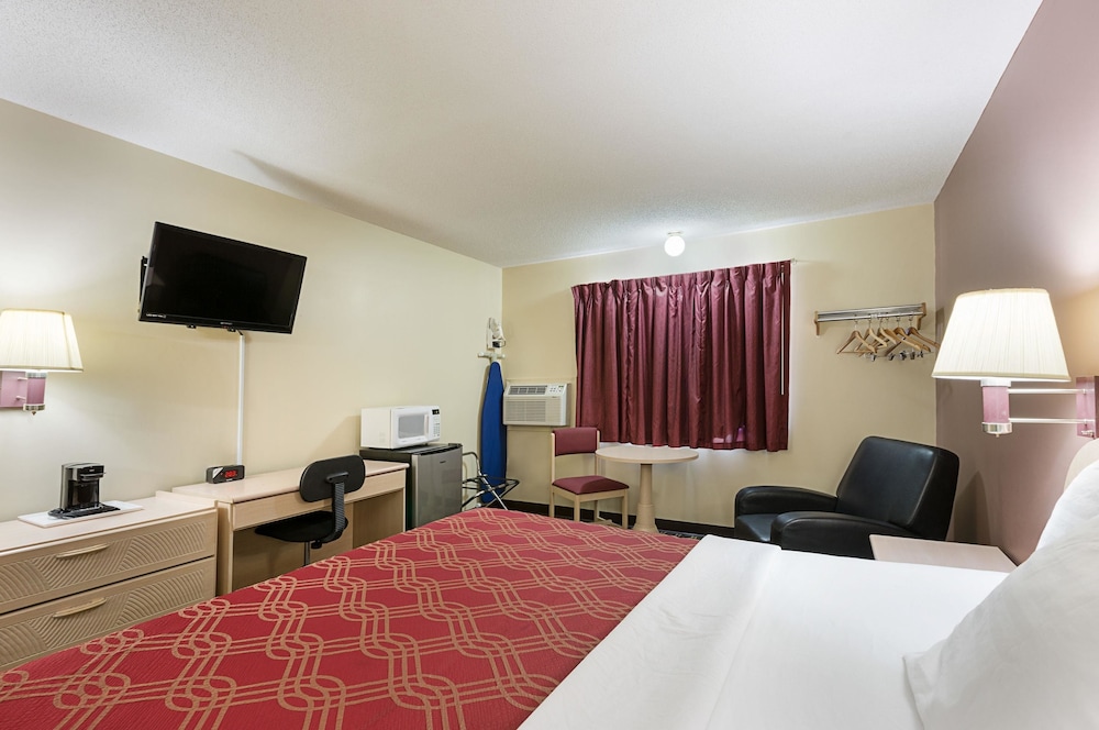 Americas Best Value Inn Beatrice view 3