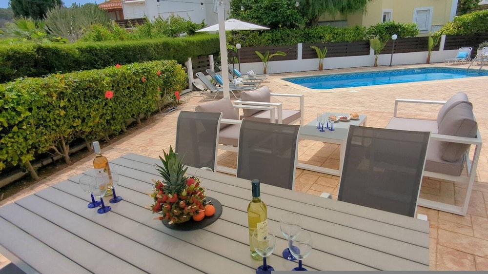 Blue Estia Villa - Pool Wifi Summer Breeze