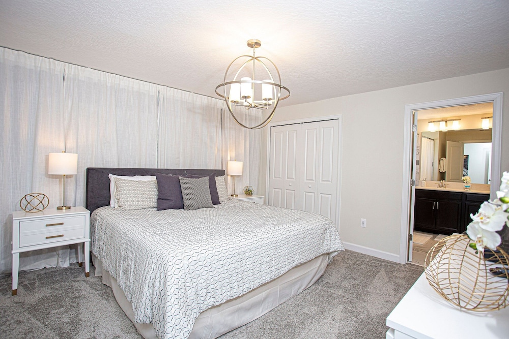 396 - 4bd/3ba Luxurious Homechampions Gate Resort