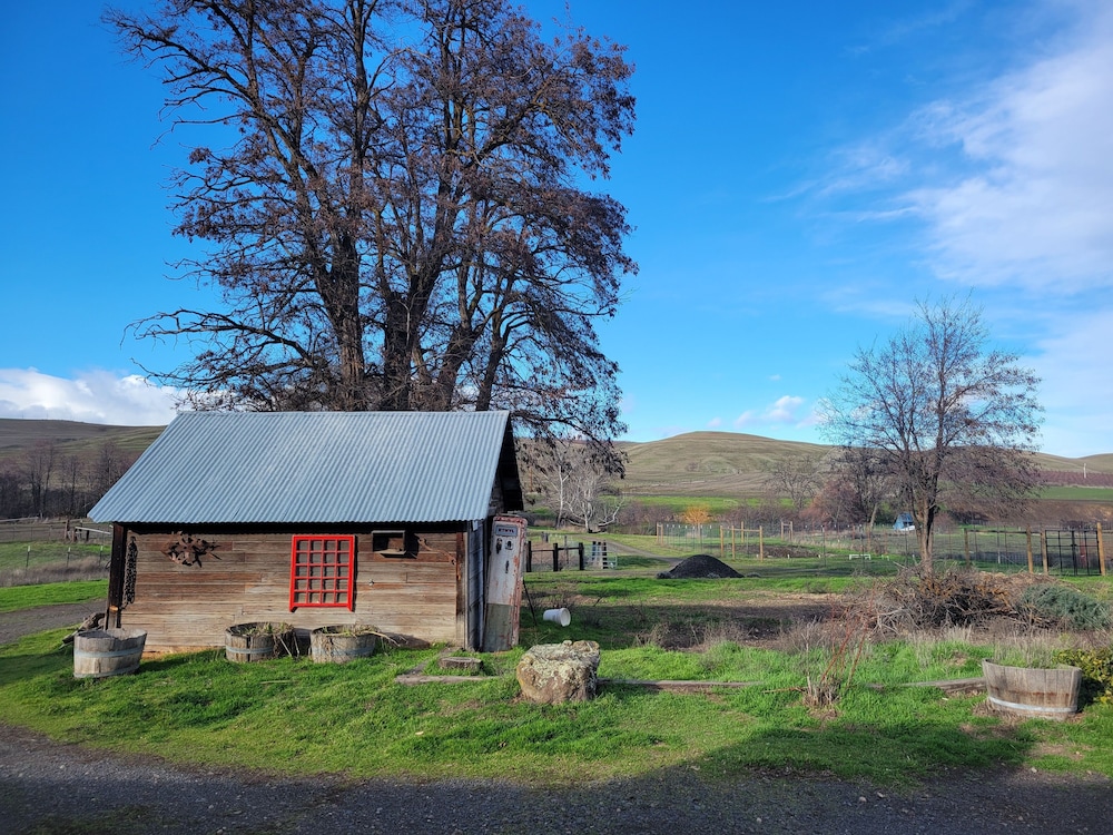 8 Mile Farm B&B