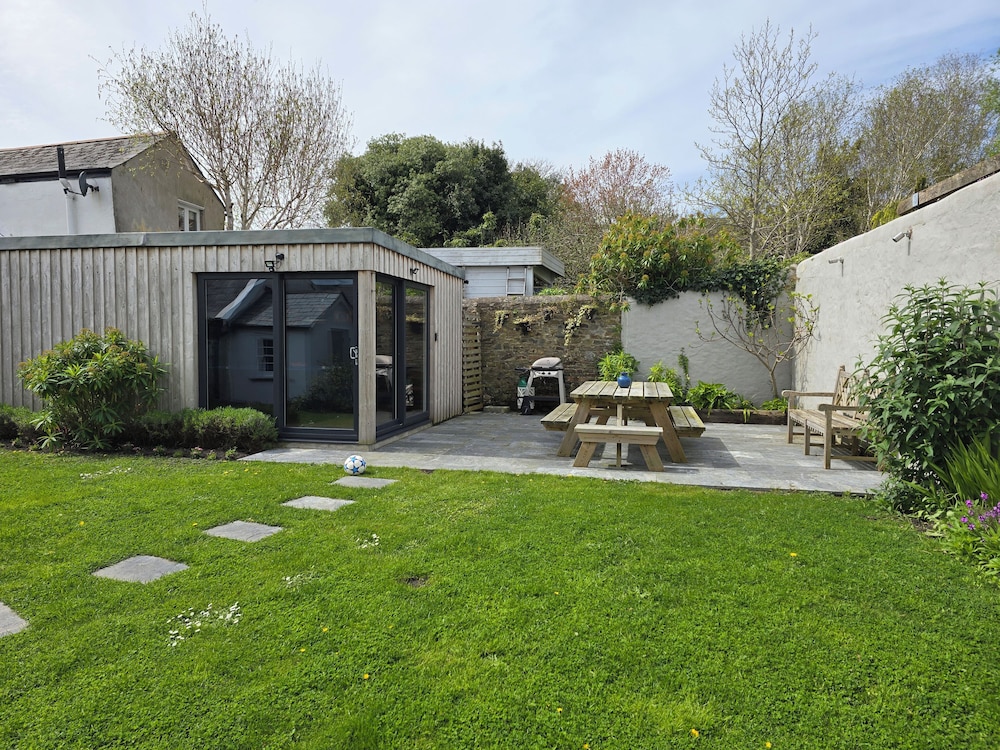 Lands House