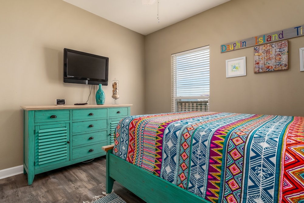 Lazy Daze Beach House - 105 Strand Ct 3 Bedroom Home by RedAwning view 5