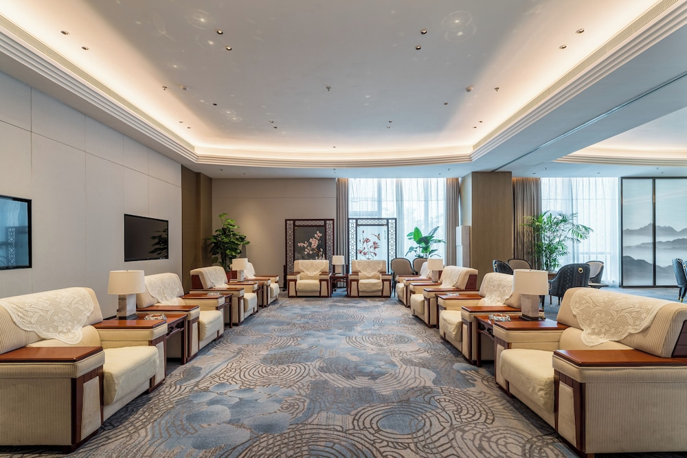 Grand Honor Hotel
