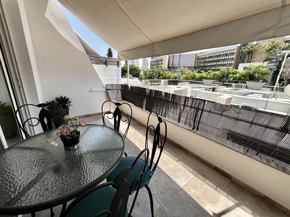 157 LIM - Stay Sunsea Studio
