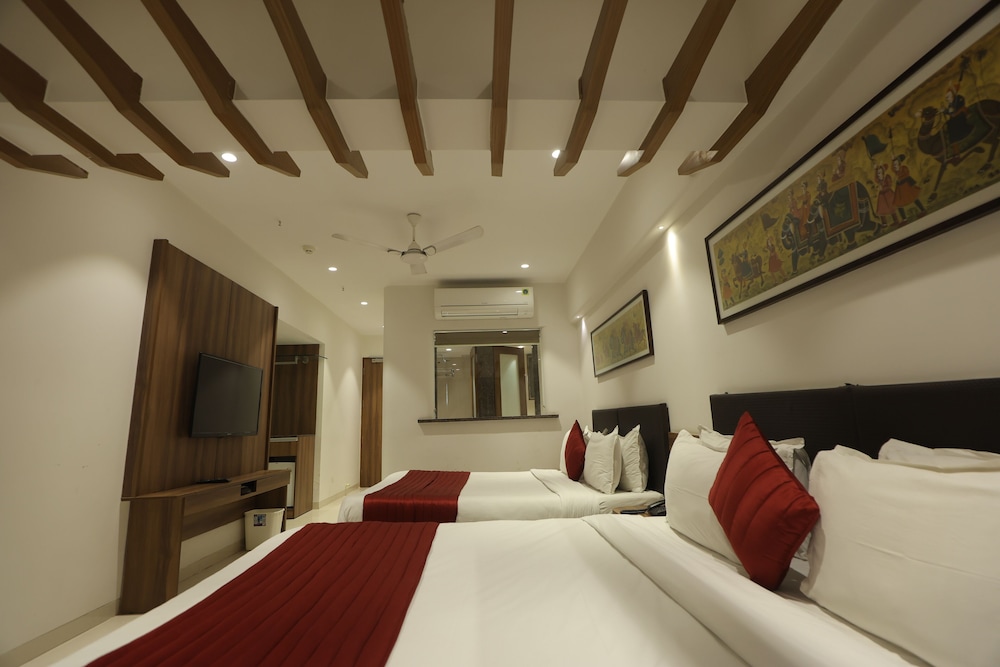 Hotel Shreeji Vatika-Airport Road
